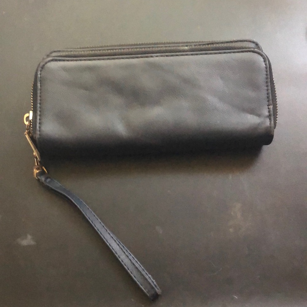 “Make An Offer “ black compartment wallet 👏